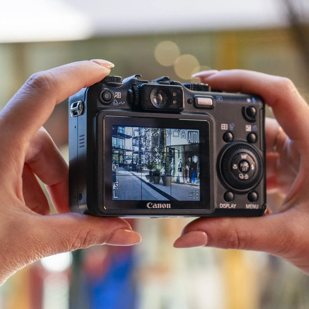 Canon PowerShot G7 | Retro Digicam Point and Shoot Digital Camera